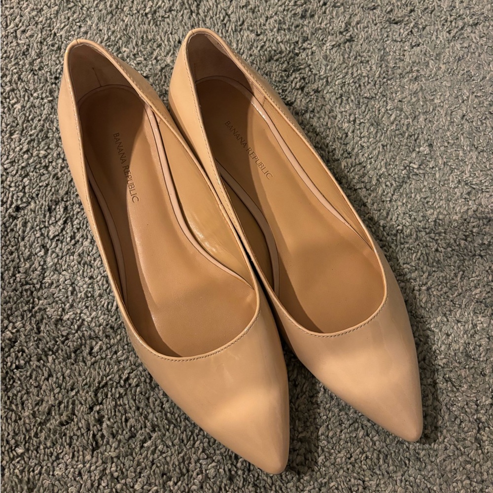 Banana republic Flats